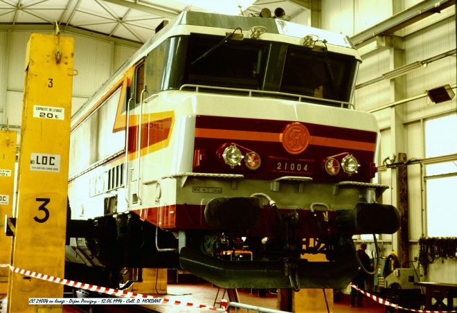 CC 21004 en levage - Dijon Perrigny - 12.06.1994.jpg
