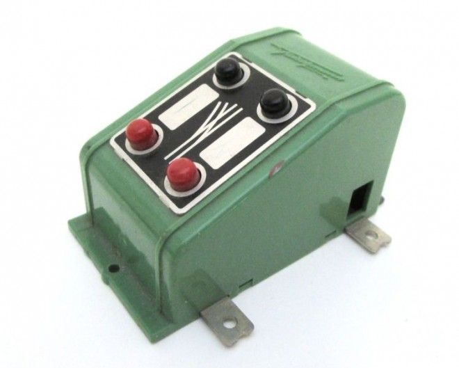 Fleischmann Technik 6920 switch commutateur de consoles (Z32).jpg