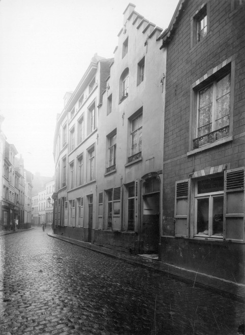 Bruxelles - Rue du Rempart des Moines avant 1920 bruciel.jpg