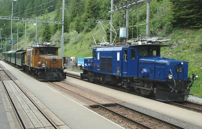 KRO-RhB-414-PZug-412-Blau-solo-VB-800-515.jpg