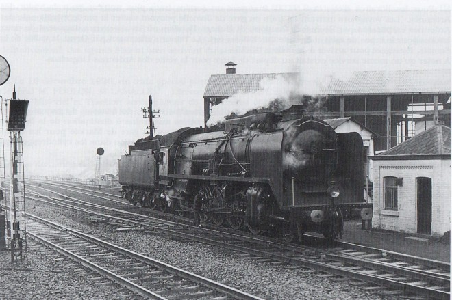 HLv type 5_xx.xx.1935_Gare de Jemelle_Alain Devigne FB SNCB_NMBS_photo 4.jpg