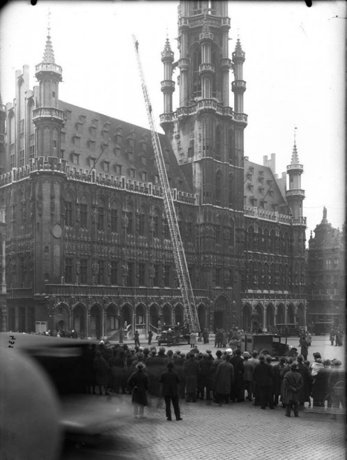 Bruxelles - Grande échelle sur camion Brossel en démonstration à la Grand-Place_Roland Coppens FB Vx Bxl.jpg