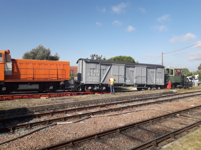 unloading Y 51238 a.jpg