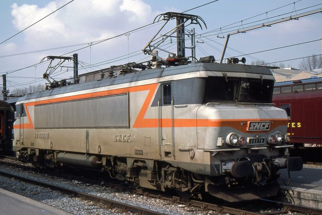La BB 22278 en avril 1985 à Paris Austerlitz, munie d'un AL2 re.jpg