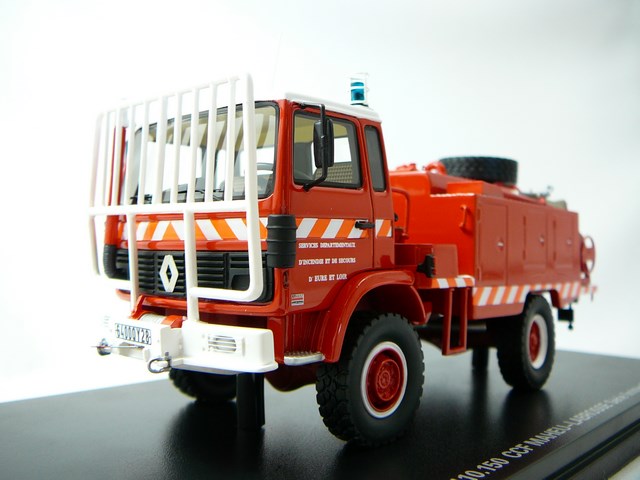 camion-pompiers-renault-110-150-01.JPG