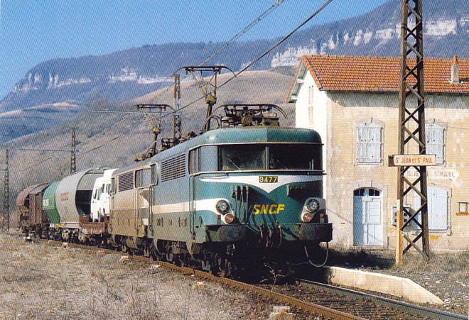 Locomotive SNCF BB 9477 & BB 9400 Arzens ancienne gare de St Jean et St Paul 1987.jpg