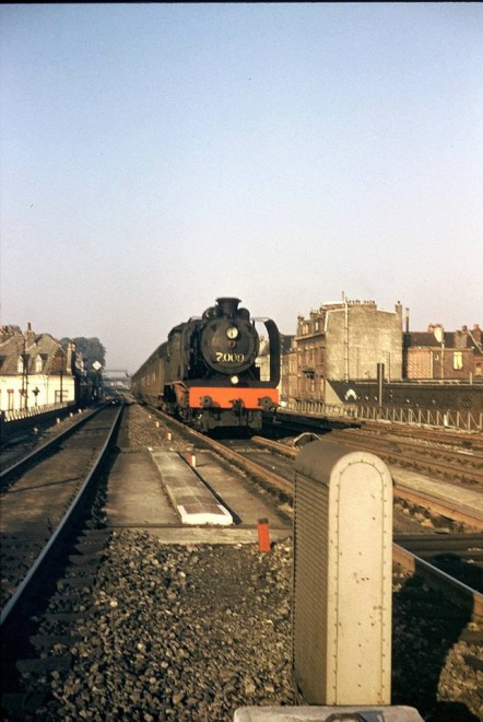 HLv 7.009 - FC_xx.xx.1955 @ Arrivée à Lille en provenance d'Anvers_Francis Varas_cheminots.net.jpg