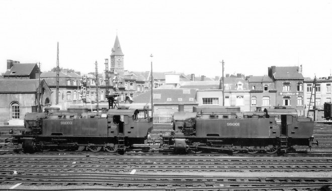 HLv 99.001 & HLv 99.003_ à Liège, après 1948 car elles ont le code à 5 chiffres.jpg