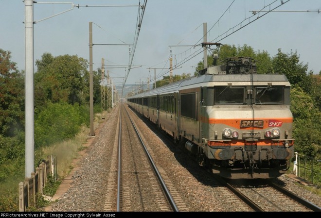 SA 53098. BB 22332. 4241(MTZetSTG-Port Bou). Rully. je 27.08.09. photo Sylvain Assez.jpg