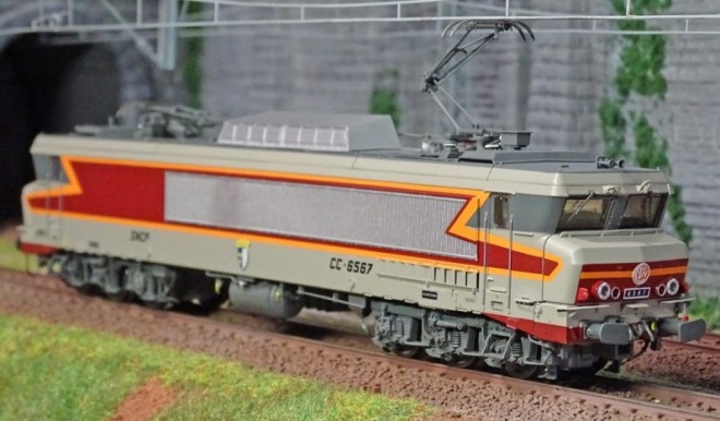 CC 6567 UNIV T.jpg