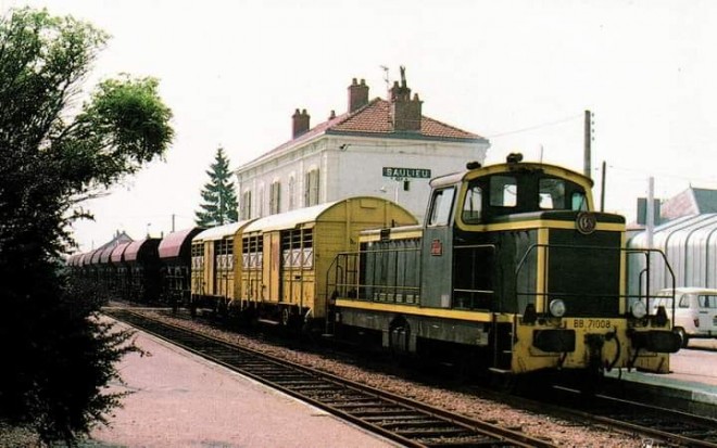 BB 71 008 gare Saulieu.jpg