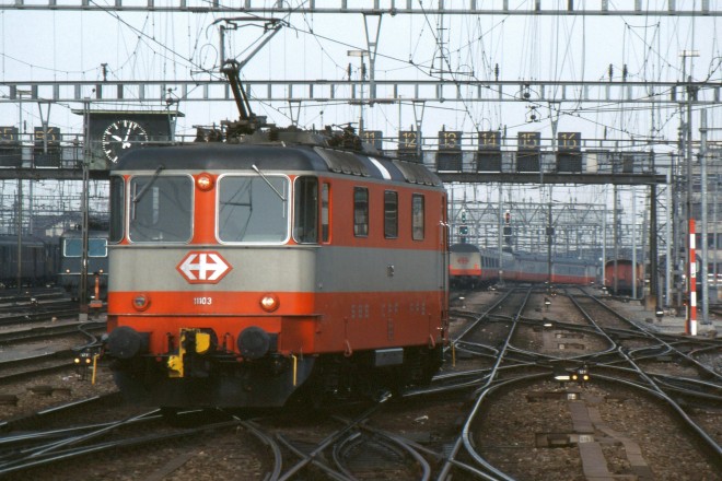 Swiss_Rail_Re_4_4_Swissexpress4653.jpg