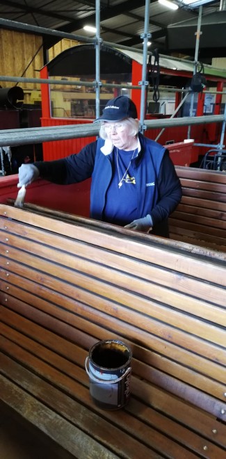 Jeannine refait l'intérieur de la baignoire.jpg