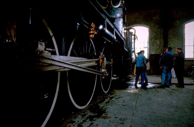 1983 Dans la rotonde de la gare SNCF d'Annemasse.jpg