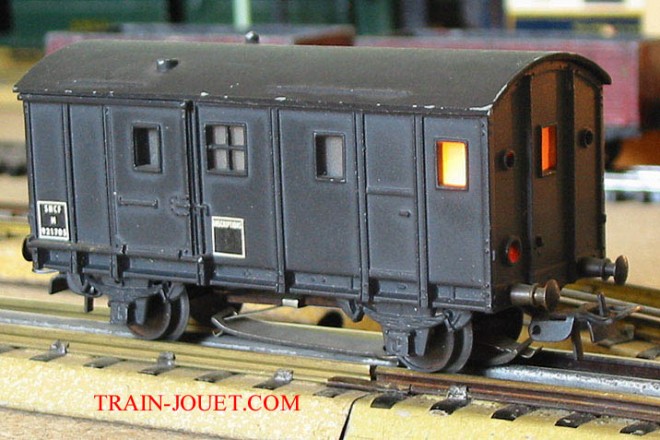 SMCF_Fourgon_2essieux.jpg