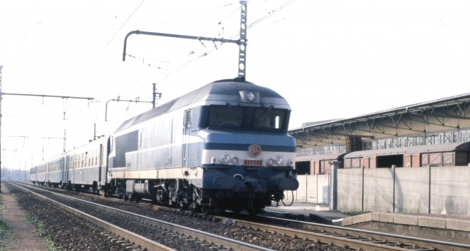 1984 Ris Orangis train 3451 avec CC72071.jpg