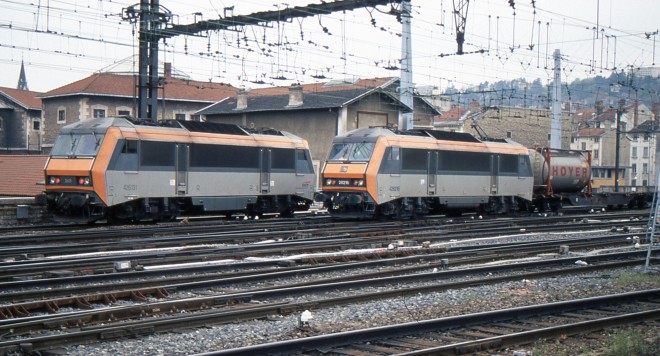 BB 26216 et BB 26131- Lyon Perrache - 05.2004.jpg