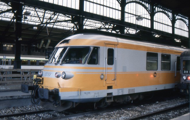 RTG 2046 Paris Gare St Lazare 01-1990-3000.jpg
