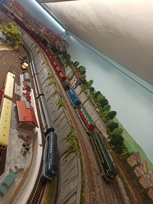train2.jpg