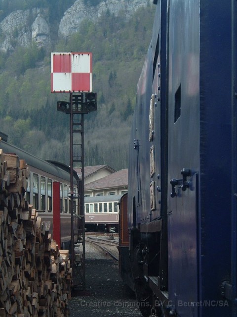 carré inversé suisse.jpg