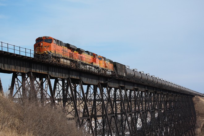 BNSF unit oil train.jpg