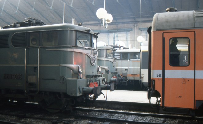 BB 16035 Paris Gare du Nord 01-1990-3085.jpg