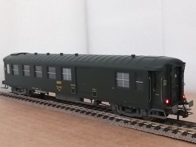 voit sncf voiture métallisée ex-plm 2°cl-fourgon 2.jpg