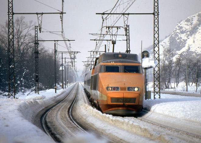 TGV 81 N°23161 Torcieu 15-12-1990-4646.jpg