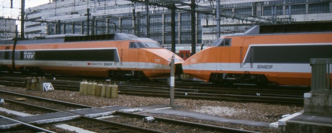 TGV 112 TGV 113 Paris Gare de Lyon 17-01-1995-10432.jpg