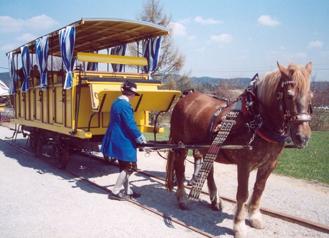 ZBudweiserBahnPersonenwagen2Cl.JPG