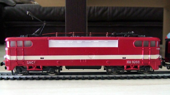 BB9288 Jouef Flanc.JPG