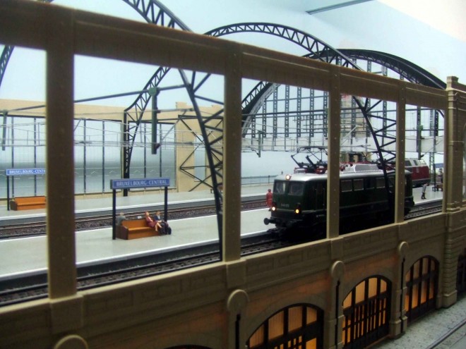 Caténaires en gare 110310.JPG