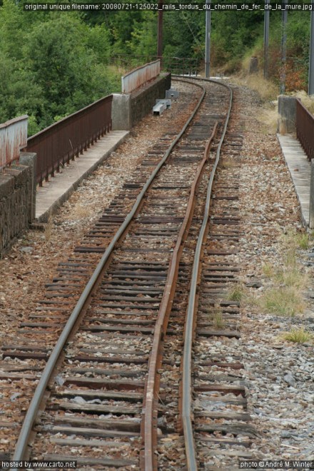 20080721-125022_rails_tordus_du_chemin_de_fer_de_la_mure.jpg