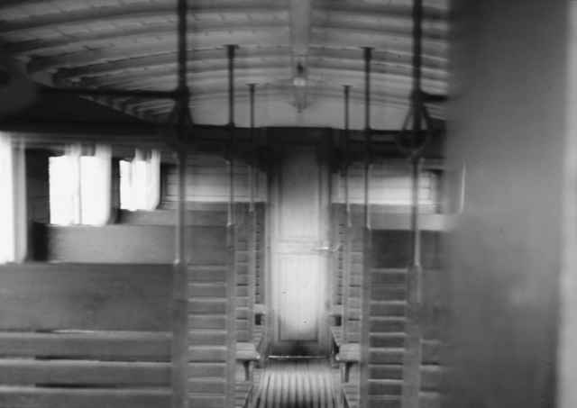 Voiture Cage à poules intérieur.jpg