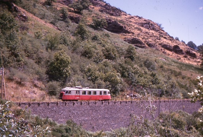 CFD Lozère été 1966 Billard 214 descendant la vallée de la Mimente.jpg