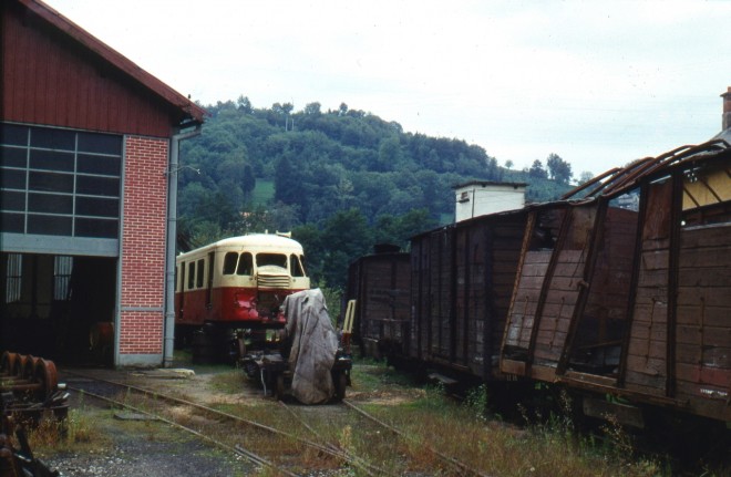 POC 021 - Tulle dépôt - 1968.09 - Matériel accidenté 1965 - Cl.-B. Rossinelli.jpg