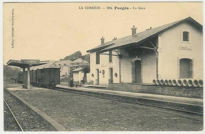 CPA Forges la gare.jpg