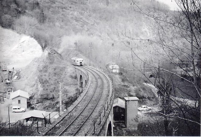 007 NAVES Viaduc de PUY L'EVEQUE BILLAR Vers SEILHAC.JPG