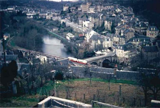 UZERCHE VILLE 2 BILLARD sortie pont vers UZERCHE PO.jpg