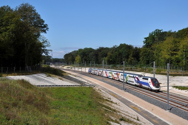 TGV_Duplex746_Villers_les_Pots.jpg