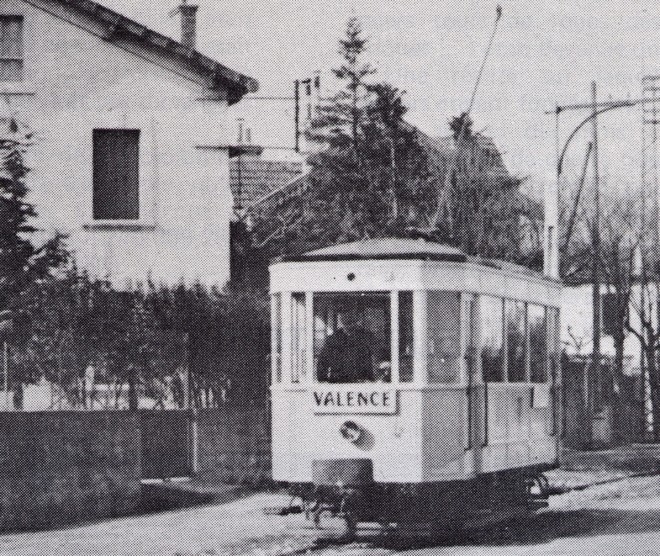 x13 Tramway Val St Peray motrice N°1 face.jpg