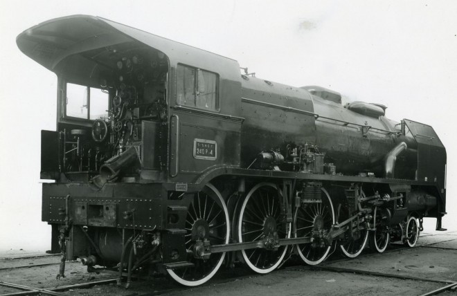 240 P 4-5.jpg