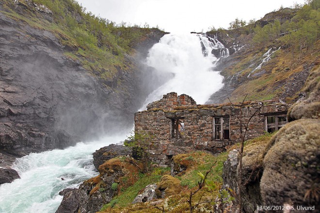 Kjosfossen b.jpg