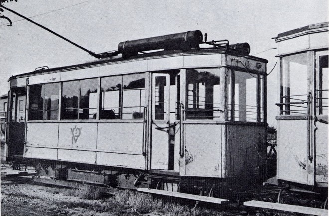 x65b Tramway Val St Peray motrice N° toiture_redimensionner.jpg