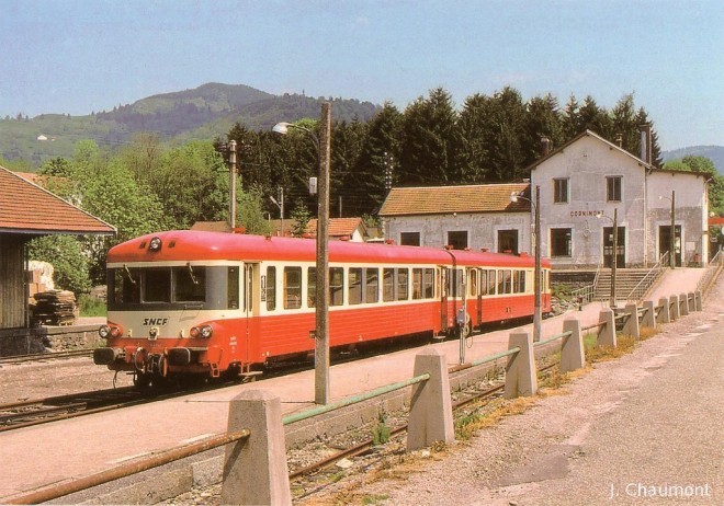 Cornimont. - Ligne de Remiremont à Cornimont - Autorail Caravelle en gare en 1989.JPG