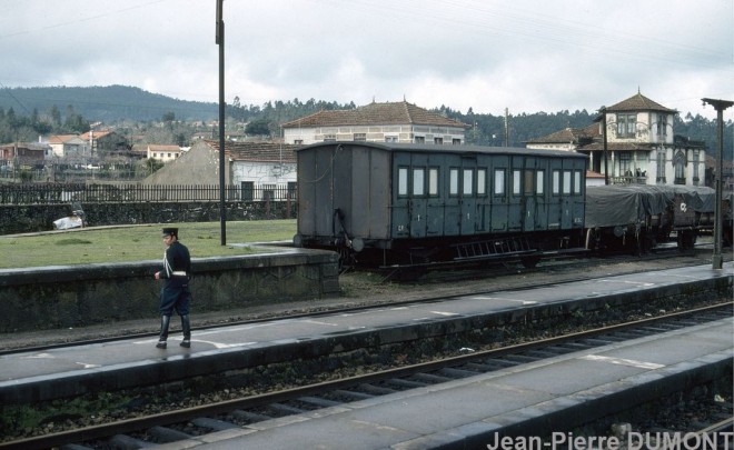 77-03-210portug-guillarey-porto.jpg