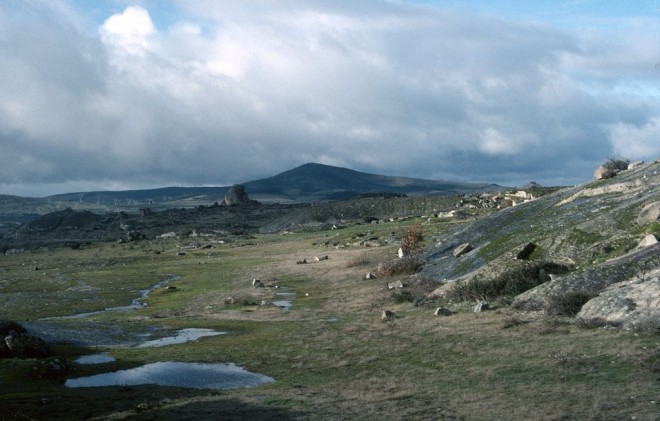 77-03-320portug-moncorvo-duas-igrejas.jpg