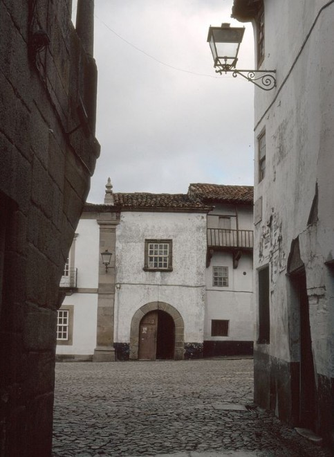 77-03-426portug-miranda.jpg
