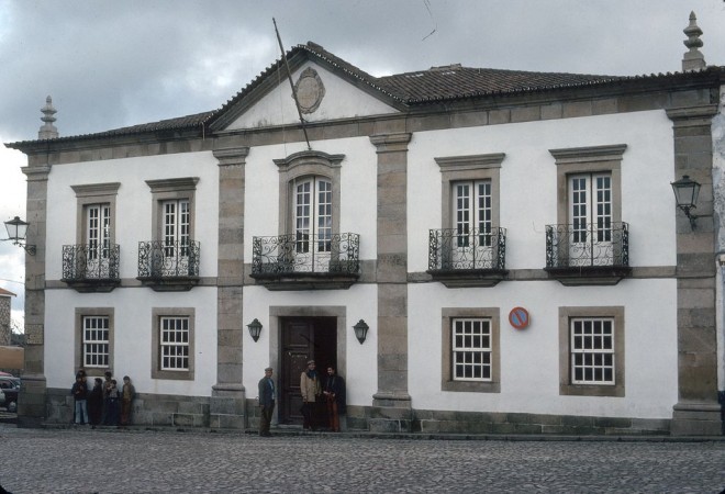77-03-427portug-miranda.jpg