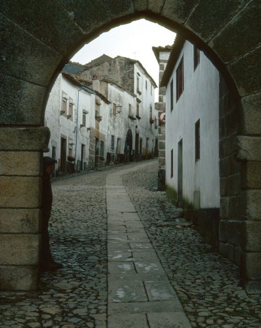 77-03-430portug-miranda.jpg